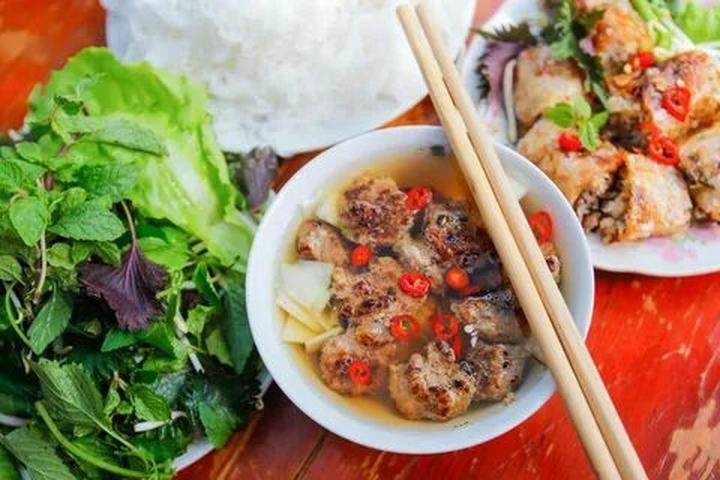 Mỹ Tâm: Họa mi tóc nâu và mối quan hệ với học trò